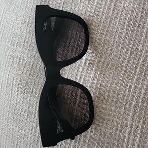 Quay Australia, black sunglasses